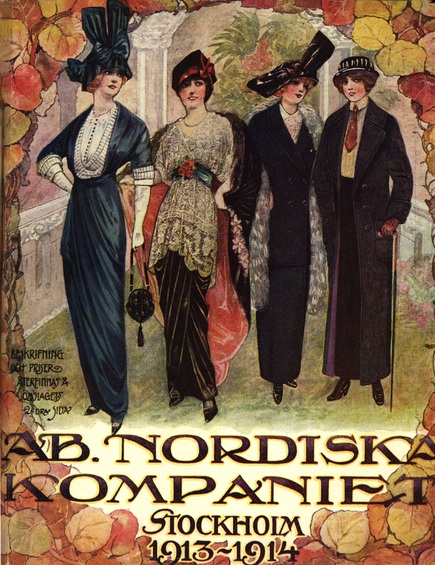 Ein Werbeplakat der Ab Nordiska Company in Stockholm aus dem Jahr 1913-1914, das vier Frauen in einer Reihe zeigt, jede trägt ein Kleid und Hut in einer anderen Farbe, mit beschreibendem Text.
