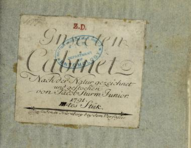 Ein altes Buch mit dem Titel "Z.D. Nürnberg, Deutschland, 1791" mit einem Stempel, der die erste Auflage anzeigt, und einigen handgeschriebenen Text auf dem Papier.