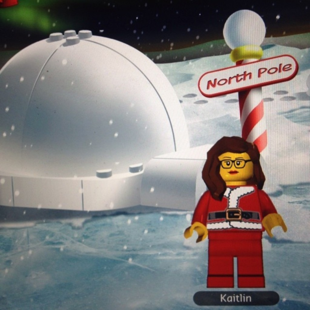 Eine Animation mit einem Iglu, einem Pfahl, einem Spielzeug, Schnee und Text.