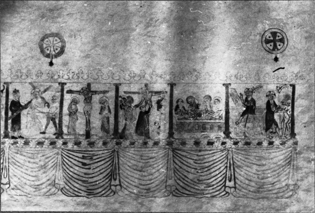 Eine Schwarz-Weiß-Zeichnung einer Gruppe von Menschen auf einer Bühne, die besorgt wirken und einige ängstlich nach oben und andere traurig nach unten schauen, vor einer Wand mit einem Vorhang unten.