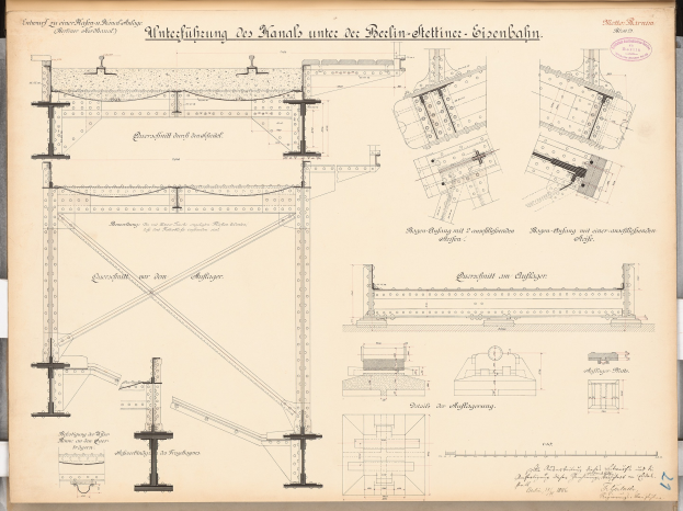Ein detailliertes architektonisches Drawing der Berlin-Sienbahnbrücke mit strukturellen Plänen und Anmerkungen auf Papier.