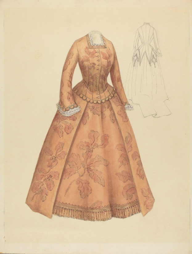 Eine Zeichnung eines Kostümdesigns aus dem 18. Jahrhundert mit einem langen Kleid mit hohem Kragen, floralem Muster in Rosa, Lila und Blau sowie einem Spitzenbesatz am Rock gegen einen hellblauen Hintergrund.