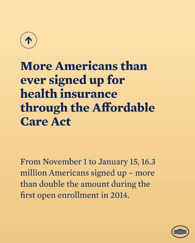 Ein Plakat mit fetter schwarzer Schrift auf einem weißen Hintergrund, eingerahmt von einem schmalen schwarzen Rand, das "Mehr Amerikaner als je zuvor haben sich über die Affordable Care Act versichert."
