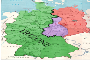 Ein Plakat mit einer Deutschlandkarte, auf der die Trizonen-Provinzen in verschiedenen Farben hervorgehoben sind und begleitender erklärender Text.