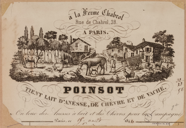 Ein altes Buch mit einer Zeichnung einer Farmszene mit Häusern, Bäumen, Tieren, Menschen und einem Wagen, sowie etwas Schrift auf der Seite.