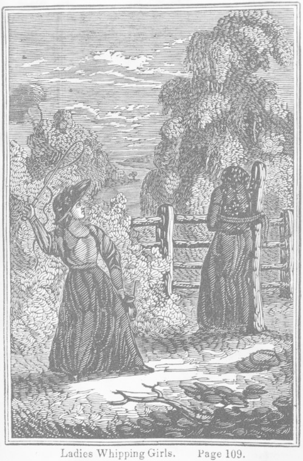 Zwei Frauen sind auf dem Bild zu sehen, wie sie zwei Mädchen in einem bewaldeten Gebiet mit einer hölzernen Umzäunung und Bäumen im Hintergrund auspeitschen; das Bild ist in Schwarz-Weiß mit Text am unteren Rand, der "Ladies Whipping Girls, Seite 109" lautet.