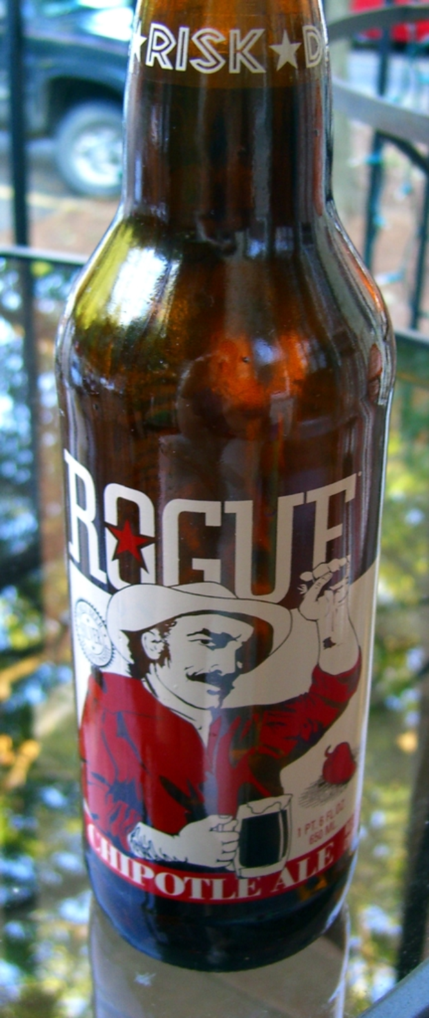 Eine Flasche kühles Getränk mit dem Wort "RISIKO" darauf, mit einem Bild eines Mannes in rotem Hemd und Hut.