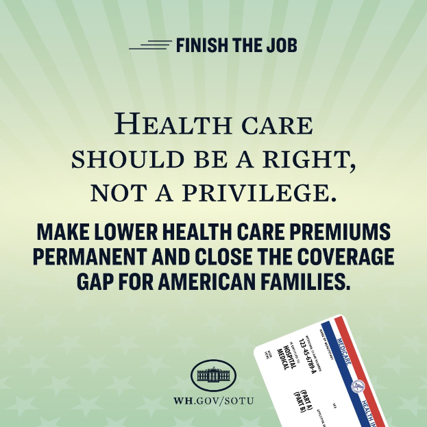 Ein Plakat mit der Aufschrift "Beende den Job: Gesundheit sollte ein Recht sein, nicht ein Privileg" und eine Karte, auf der steht "Mach niedrigere Gesundheitskosten permanent und schließe die Lücke in der Gesundheitsversorgung für amerikanische Familien."