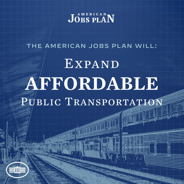 Plakat mit einer Bahn auf einem Gleis mit mehreren Menschen in der Nähe, bewirbt "The American Jobs Plan Will Expand Affordable Public Transportation."