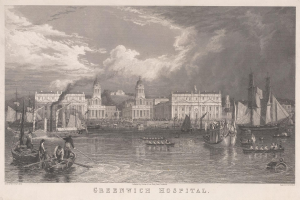 Ein Schwarz-Weiß-Bild von Greenwich Hospital in London, England, mit Booten auf dem Wasser, Menschen in den Booten und Gebäuden im Hintergrund, mit Text am unteren Rand des Bildes.