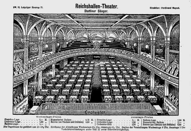 Schwarzes und weißes architektonisches Zeichnung des Reichshallen-Theater-Auditoriums in Berlin, das Reihen von Stühlen, Säulen und eine Decke zeigt, mit Text unten.