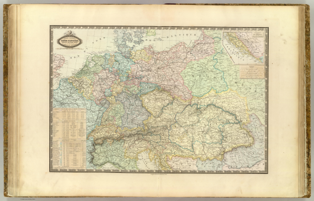 Ein offenes Buch, das eine detaillierte Karte von Deutschland zeigt, mit verschiedenen Provinzen und Städten beschriftet.