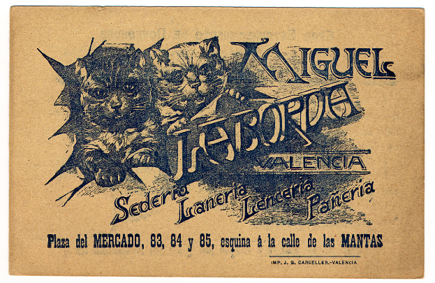 Eine alte Visitenkarte mit einem Foto von zwei Katzen und einem Text, der die Katzen beschreibt.