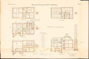 Ein altes Buch mit einer Zeichnung der Königliche Hermwerk Berlin-Baklberg, das detaillierte Pläne und Texte zum Gebäudeaufbau enthält.