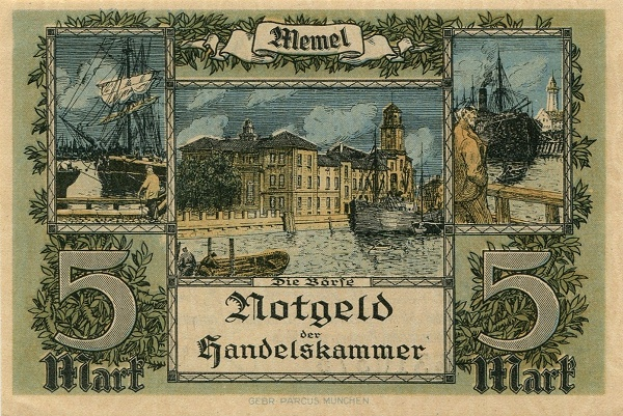 Ein altes Fünf-Hart-Banknoten-Motiv mit einer Stadtansicht, Gebäuden, Wasser, Booten, Menschen, Bäumen und Himmel sowie gedruckten Text und Zahlen.