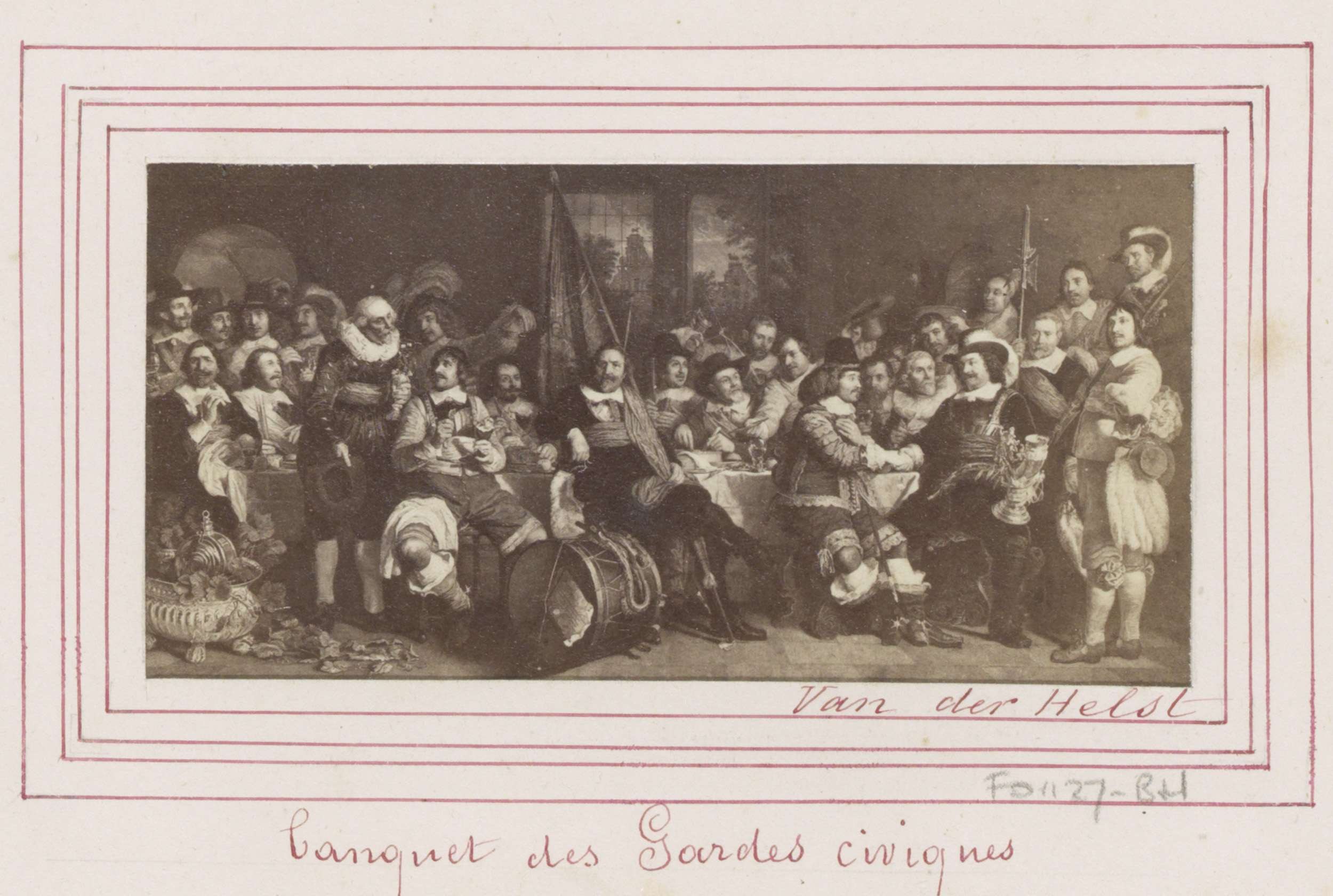 Lebendiges Treffen von Menschen in traditioneller Kleidung um einen Tisch mit Gegenständen, beschriftet mit "Banquet des Soroles Civiques" unten.