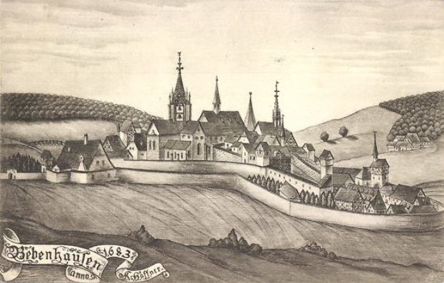 Eine Schwarz-Weiß-Zeichnung einer Stadt mit einem zentralen Schloss, umgeben von Häusern, Bäumen, Hügeln und einem Himmel, mit dem Text «Bayerisch» unten.