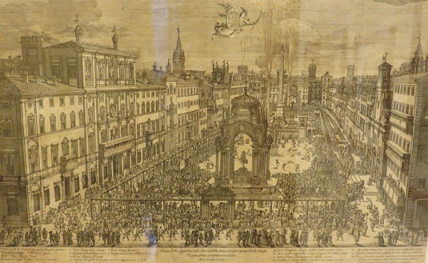 Eine Zeichnung einer belebten Stadtstraße mit einer Menschenmenge, hohen Gebäuden und einem Bogen im Hintergrund, mit Text auf einem Stück Papier unten.