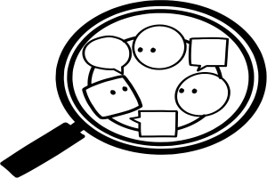 Ein Vergrößerungsglas schwebt über einer Gruppe von karikaturhaft, bunt kolorierten Menschen mit überzeichneten Zügen, jeder mit Sprechblasen, die verschiedene Nachrichten enthalten, was eine intensive Diskussion suggeriert.